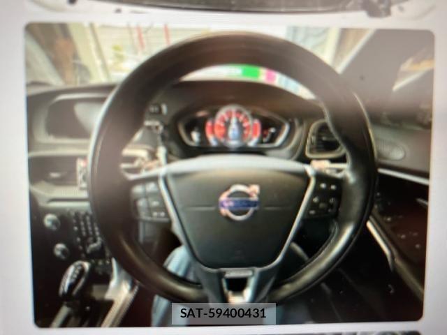 Volvo V40 2016-02 7226752-9