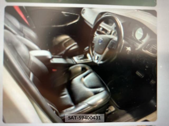 Volvo V40 2016-02 7226752-3