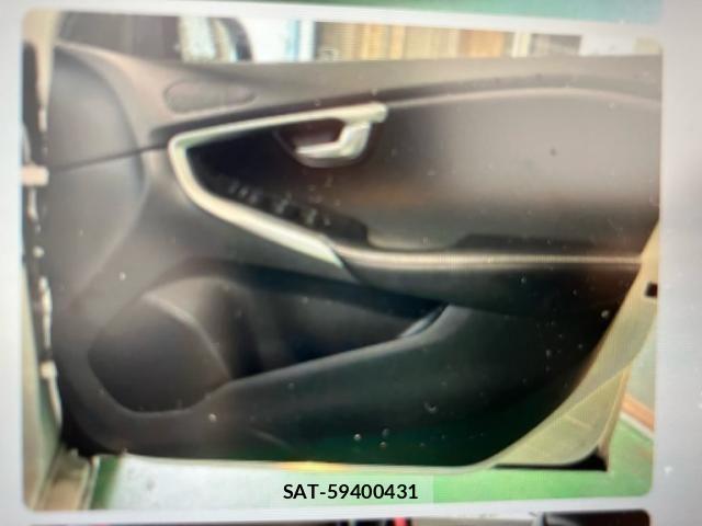 Volvo V40 2016-02 7226752-5
