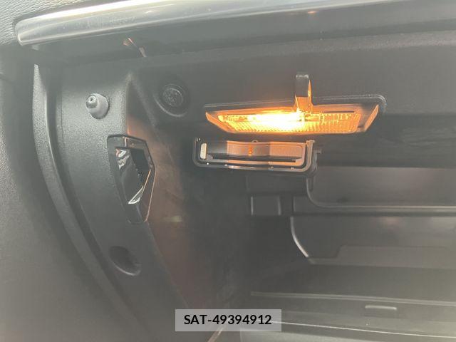 Volvo V40 2018-02 7226756-12