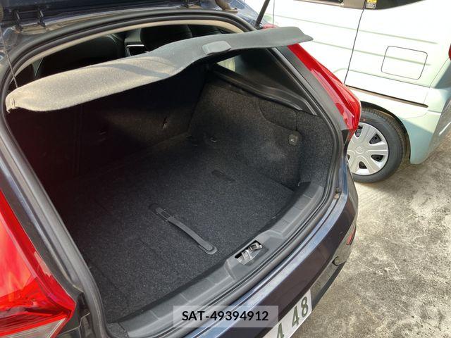 Volvo V40 2018-02 7226756-14