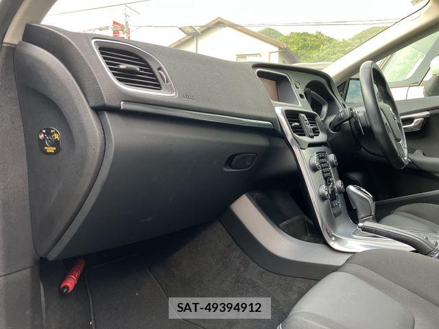 Volvo V40 2018-02 7226756-15