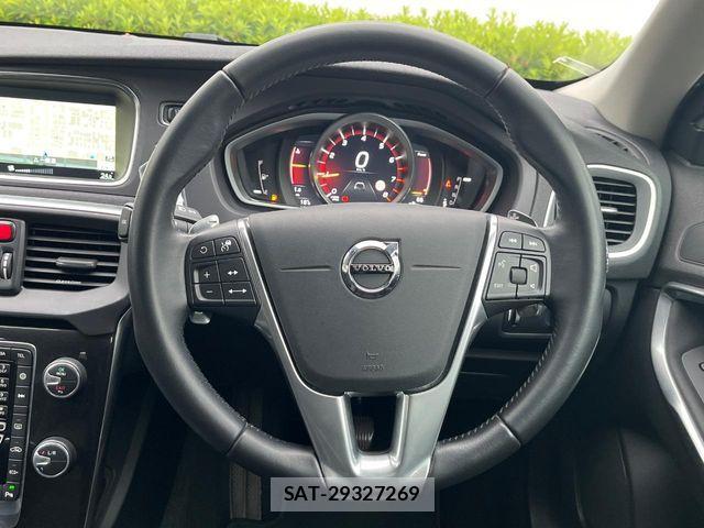 Volvo V40 2016-09 7226754-11