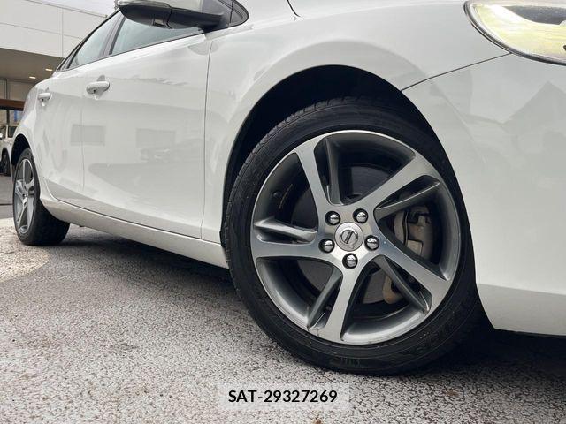 Volvo V40 2016-09 7226754-15