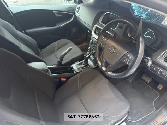 Volvo V40 2013-07 7226753-10