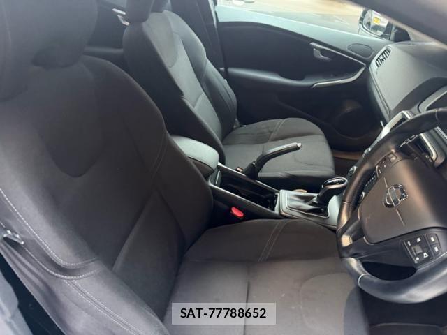 Volvo V40 2013-07 7226753-11