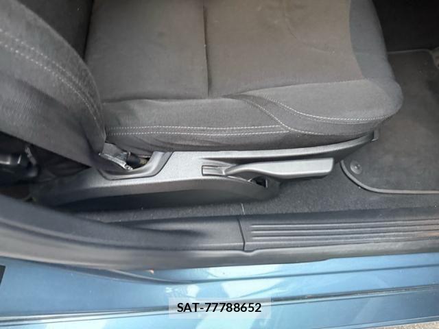 Volvo V40 2013-07 7226753-12