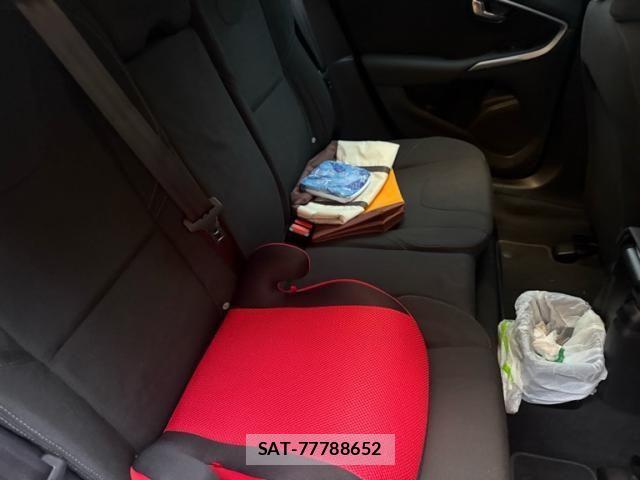 Volvo V40 2013-07 7226753-13