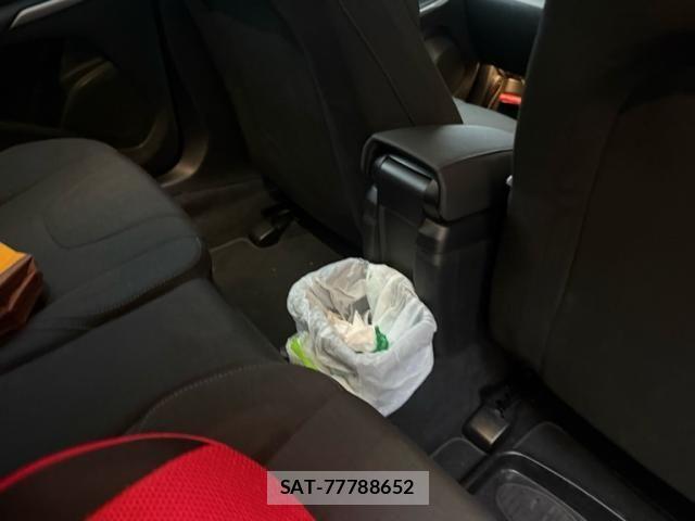 Volvo V40 2013-07 7226753-14