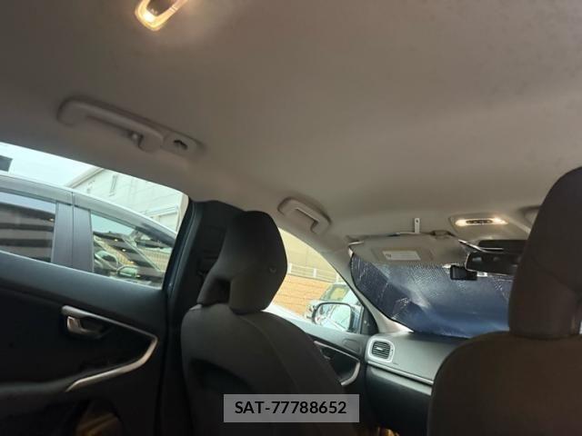 Volvo V40 2013-07 7226753-15
