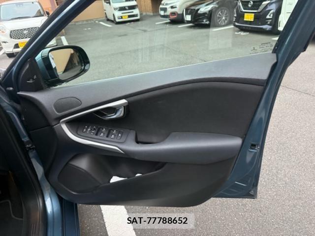 Volvo V40 2013-07 7226753-17