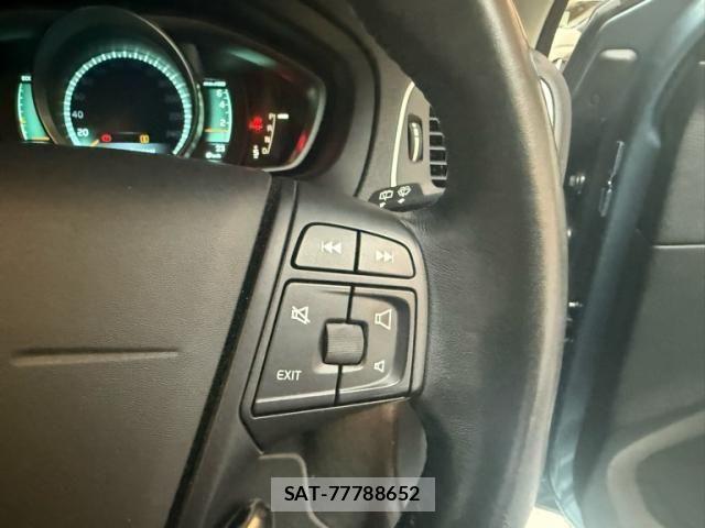 Volvo V40 2013-07 7226753-21
