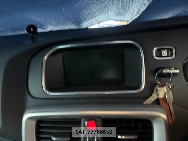 Volvo V40 2013-07 7226753-24