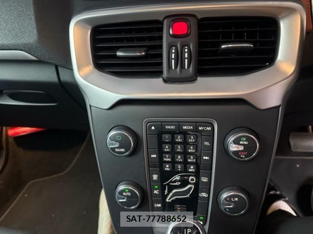 Volvo V40 2013-07 7226753-25