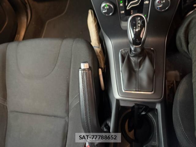 Volvo V40 2013-07 7226753-26