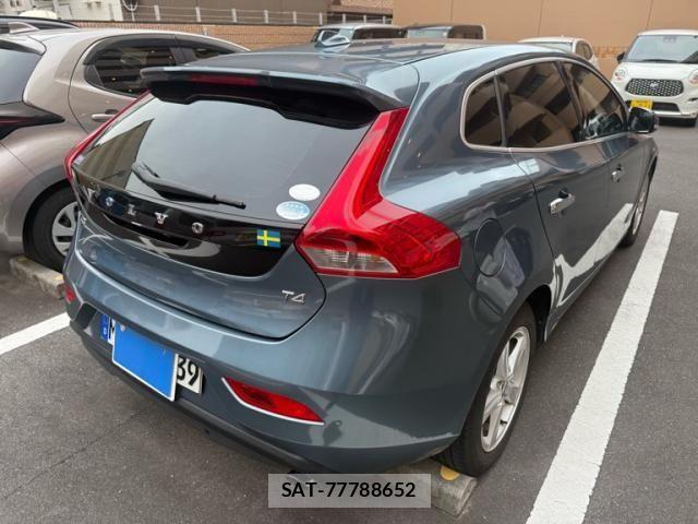 Volvo V40 2013-07 7226753-2