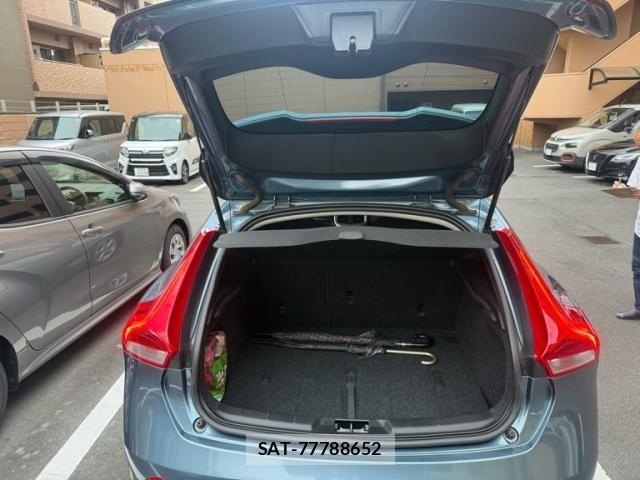 Volvo V40 2013-07 7226753-4