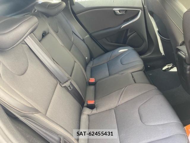 Volvo V40 2018-01 7252742-11