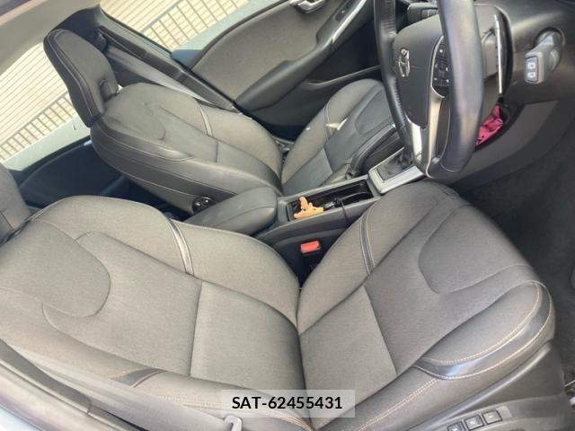 Volvo V40 2018-01 7252742-13