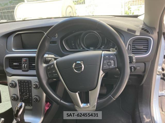 Volvo V40 2018-01 7252742-14