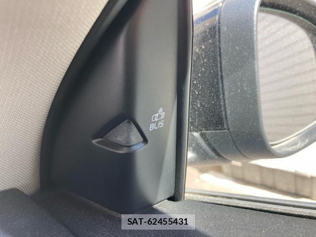 Volvo V40 2018-01 7252742-18