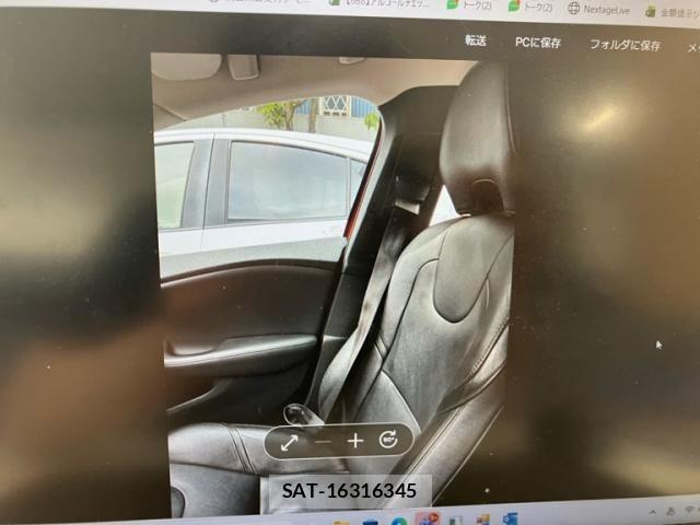 Volvo V40 2015-07 7272391-7
