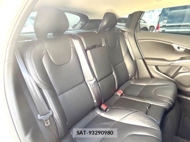 Volvo V40 2019-02 7330974-12