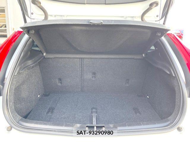 Volvo V40 2019-02 7330974-13