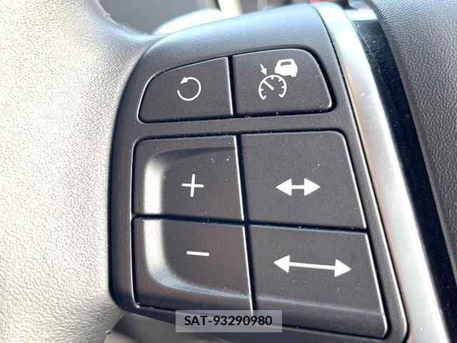 Volvo V40 2019-02 7330974-7