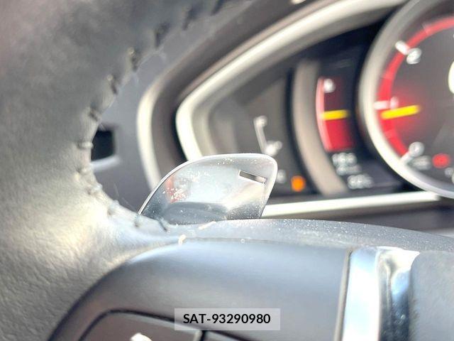 Volvo V40 2019-02 7330974-8