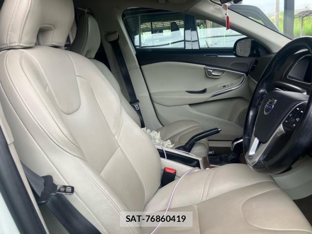 Volvo V40 2015-06 7330987-9