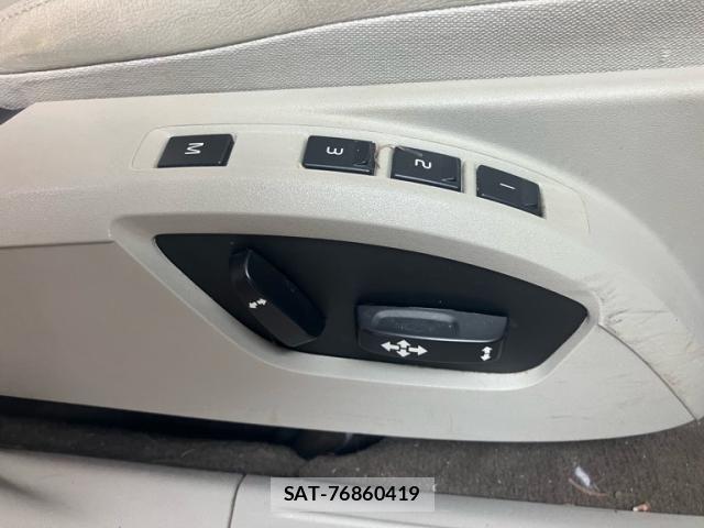 Volvo V40 2015-06 7330987-13