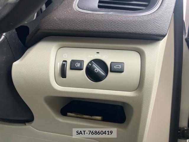 Volvo V40 2015-06 7330987-14