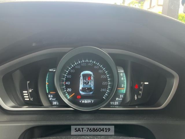 Volvo V40 2015-06 7330987-16