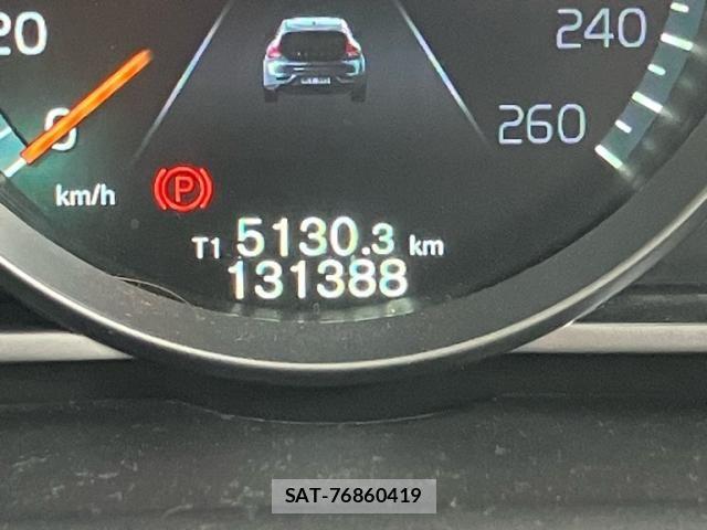 Volvo V40 2015-06 7330987-17