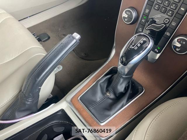 Volvo V40 2015-06 7330987-21