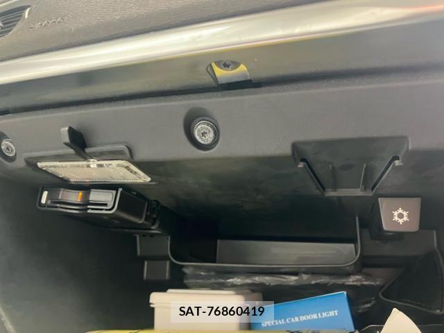 Volvo V40 2015-06 7330987-22