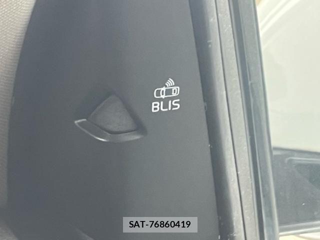Volvo V40 2015-06 7330987-23