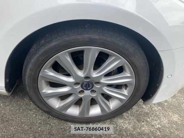 Volvo V40 2015-06 7330987-4
