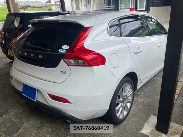 Volvo V40 2015-06 7330987-7