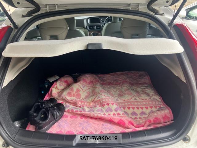 Volvo V40 2015-06 7330987-8