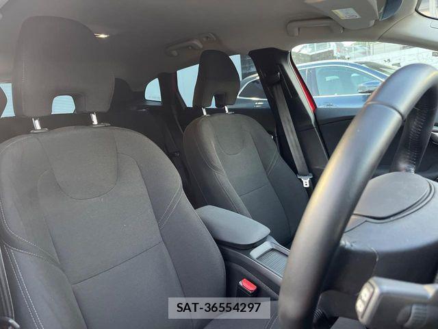 Volvo V40 2018-03 7330981-11