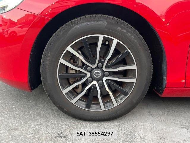 Volvo V40 2018-03 7330981-14