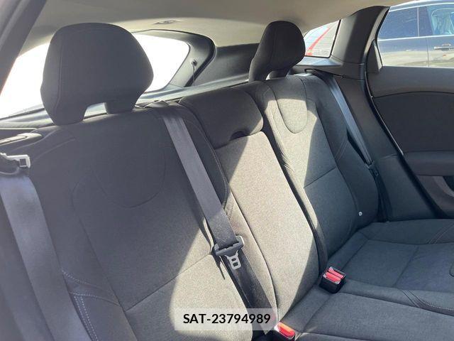 Volvo V40 2015-09 7330983-11