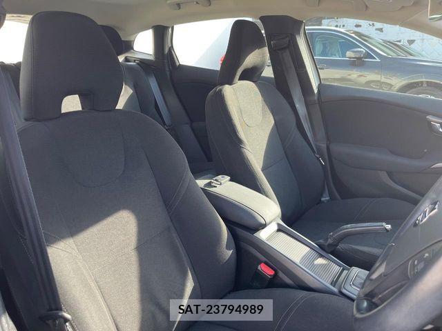 Volvo V40 2015-09 7330983-12