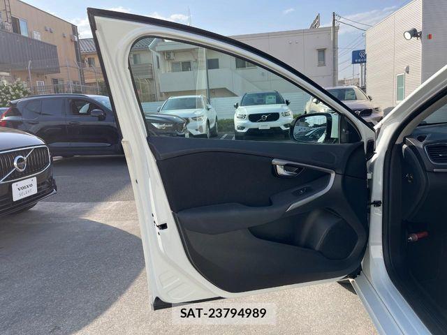 Volvo V40 2015-09 7330983-17