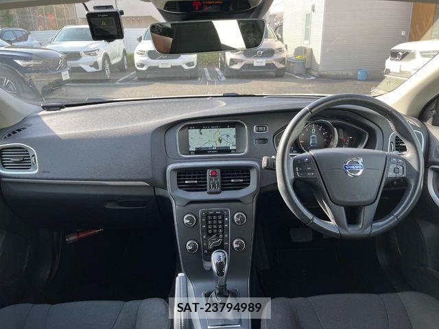 Volvo V40 2015-09 7330983-1