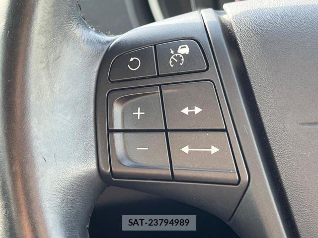 Volvo V40 2015-09 7330983-7