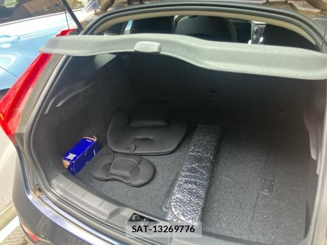 Volvo V40 2014-01 7330985-12