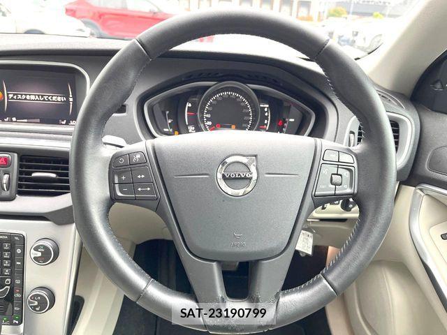 Volvo V40 2019-07 7330978-10